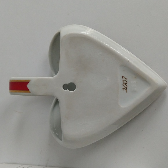 Heart of Christmas Wall Pocket by ROYAL COPENHAGEN 2007 Dove of My Heart - Picture 3 of 4